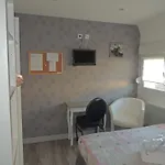 Au Bon Abri Ξενοδοχείο 2*