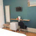 Au Bon Abri Ξενοδοχείο 2*