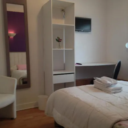 Au Bon Abri Hotel