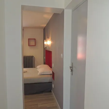 Au Bon Abri Hotel 2*