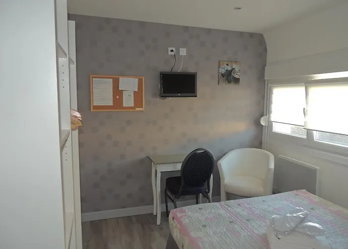 Au Bon Abri Hotel 2*