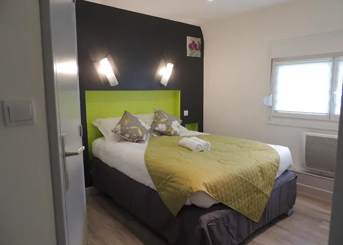 Au Bon Abri Hotel 2*