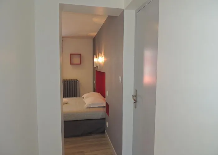 Au Bon Abri Hotel 2*