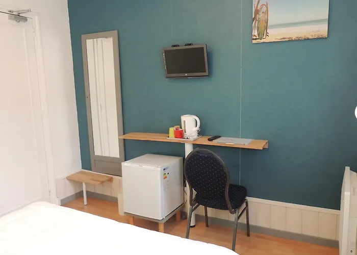 Au Bon Abri Hotel 2*